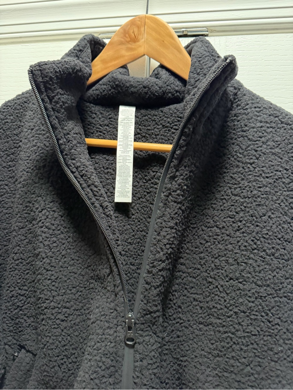 ALO Yoga Black Sherpa Bomber Jacket 🧥 women’s size L/G new - Picture 5 of 8